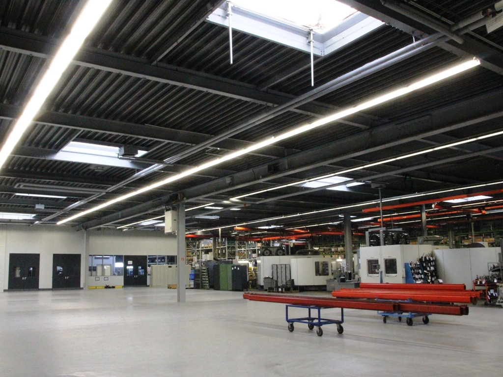 Industrie - Beleuchtungsanlage für ProduktiIndustrie - Beleuchtungsanlage für ProduktionshalIndustrie - Beleuchtungsanlage für Produktionshallenlenonshallen